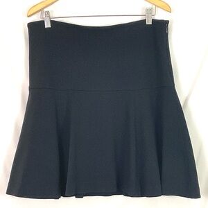 Lauren, Ralph Lauren black,rayon/nylon skirt that flares out at the hem – S-10